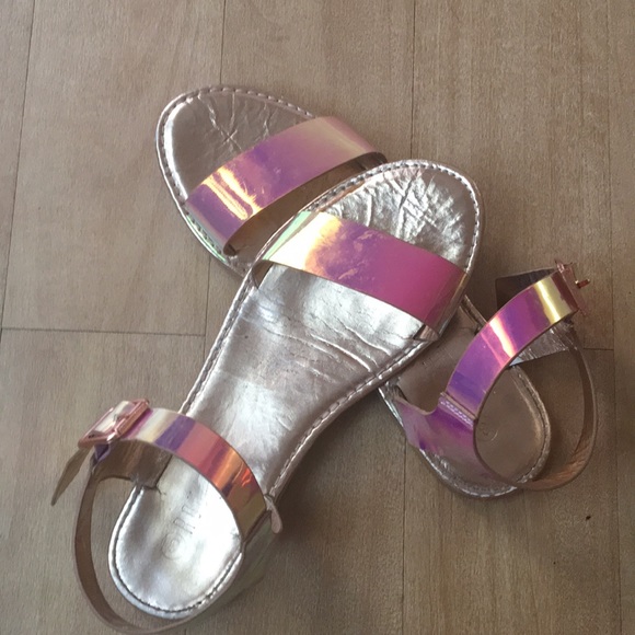 Golden sandals - Picture 1 of 1